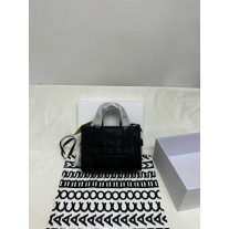 Marc Jacobs The Leather Medium Tote Bag