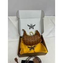 MCM Aren Crescent Hobo in Visetos