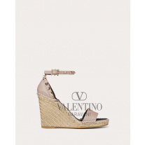 imitation valentino canada stores Double Rockstud Grainy Calfskin Wedge Sandal 95 Mm for Woman in Poudre