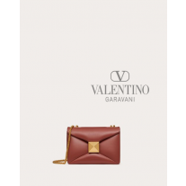Shop fake valentino yorkdale toronto One Stud Nappa Bag With Chain for Woman in Gingerbread