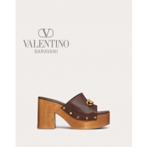Shop fake valentino yorkdale toronto Vlogo Chain Clog In Calfskin 100mm for Woman in Fondant