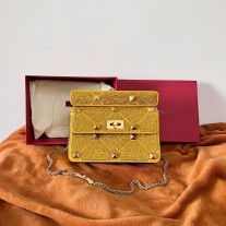 Valentino Garavani Roman Stud Medium Shoulder Bag 25CM Diamond Pattern Gold