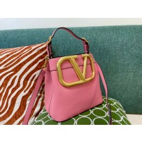 Valentino Garavani SuperVee Leather Bucket Bag Pink