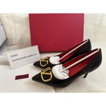 Valentino Garavani Vlogo Signature Pumps Calfskin Black