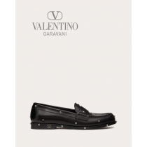 Discount valentino canada locations Aristopunk Stud Calfskin Loafer for Man in Black