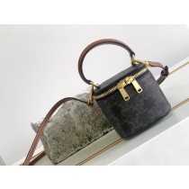 Celine Mini Vanity Case Cuir Triomphe In Smooth Calfksin Black