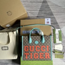 Gucci GG Supreme Canvas Tote with Interlocking G Blue