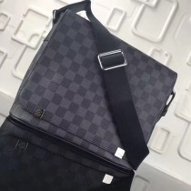 Louis Vuitton District PM Shoulder Bag N41030