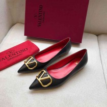 Valentino Garavani Vlogo Signature Flats Lambskin Black Gold Hardware