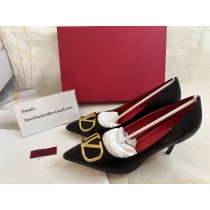 Valentino Garavani Vlogo Signature Pumps Calfskin Black