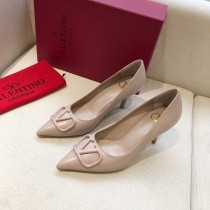 Valentino Garavani Vlogo Signature Pumps Lambskin Nude