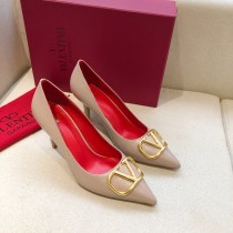 Valentino Garavani Vlogo Signature Pumps Lambskin Nude Gold Hardware